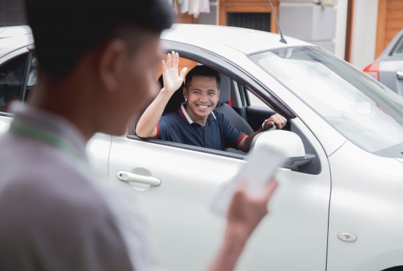 Judge Orders Uber and Lyft to Treat Drivers as Employees